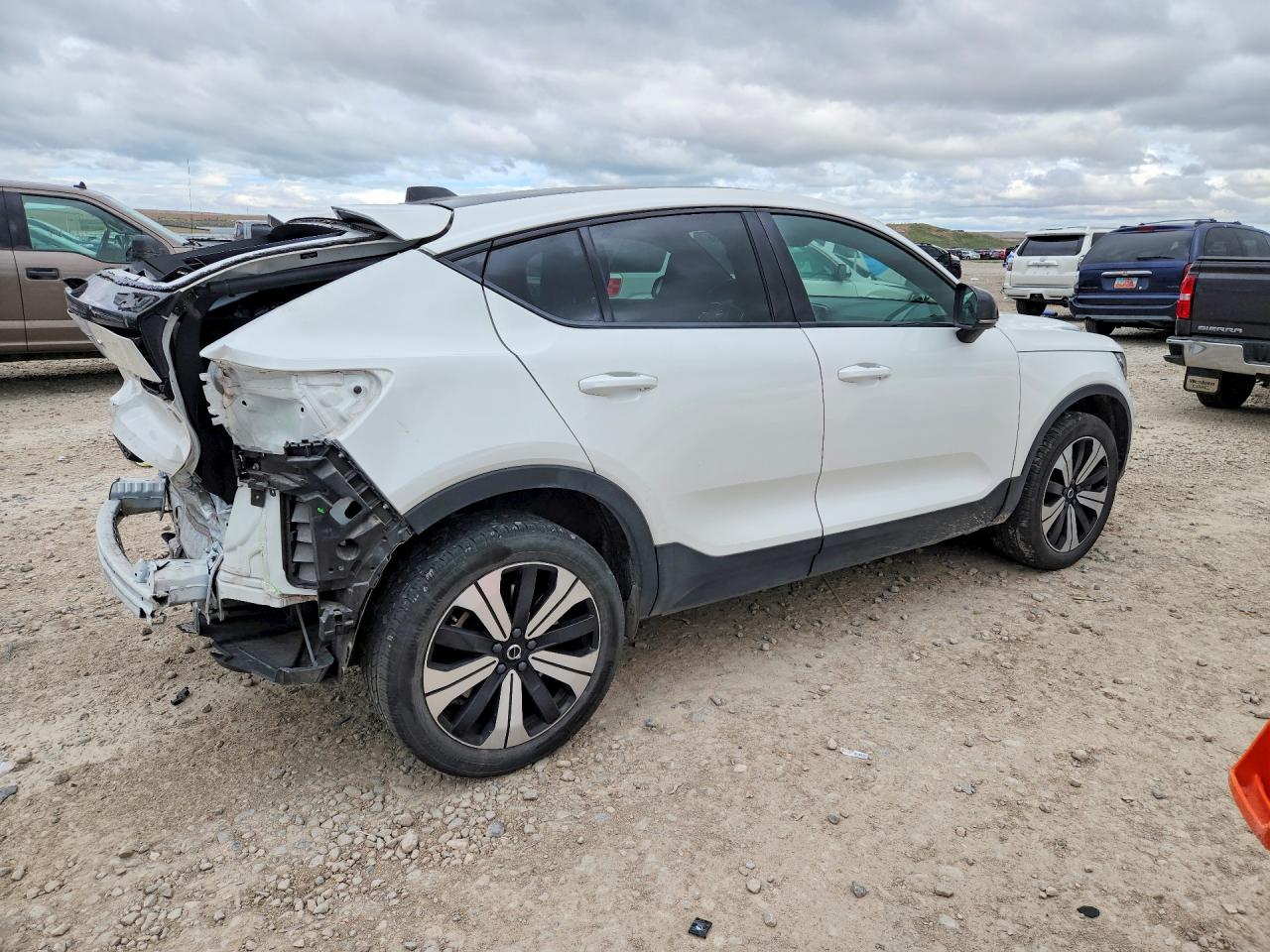 2023 VOLVO C40