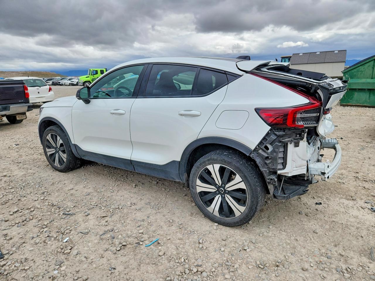 2023 VOLVO C40