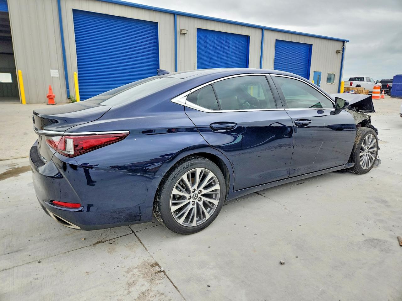 2020 LEXUS ES