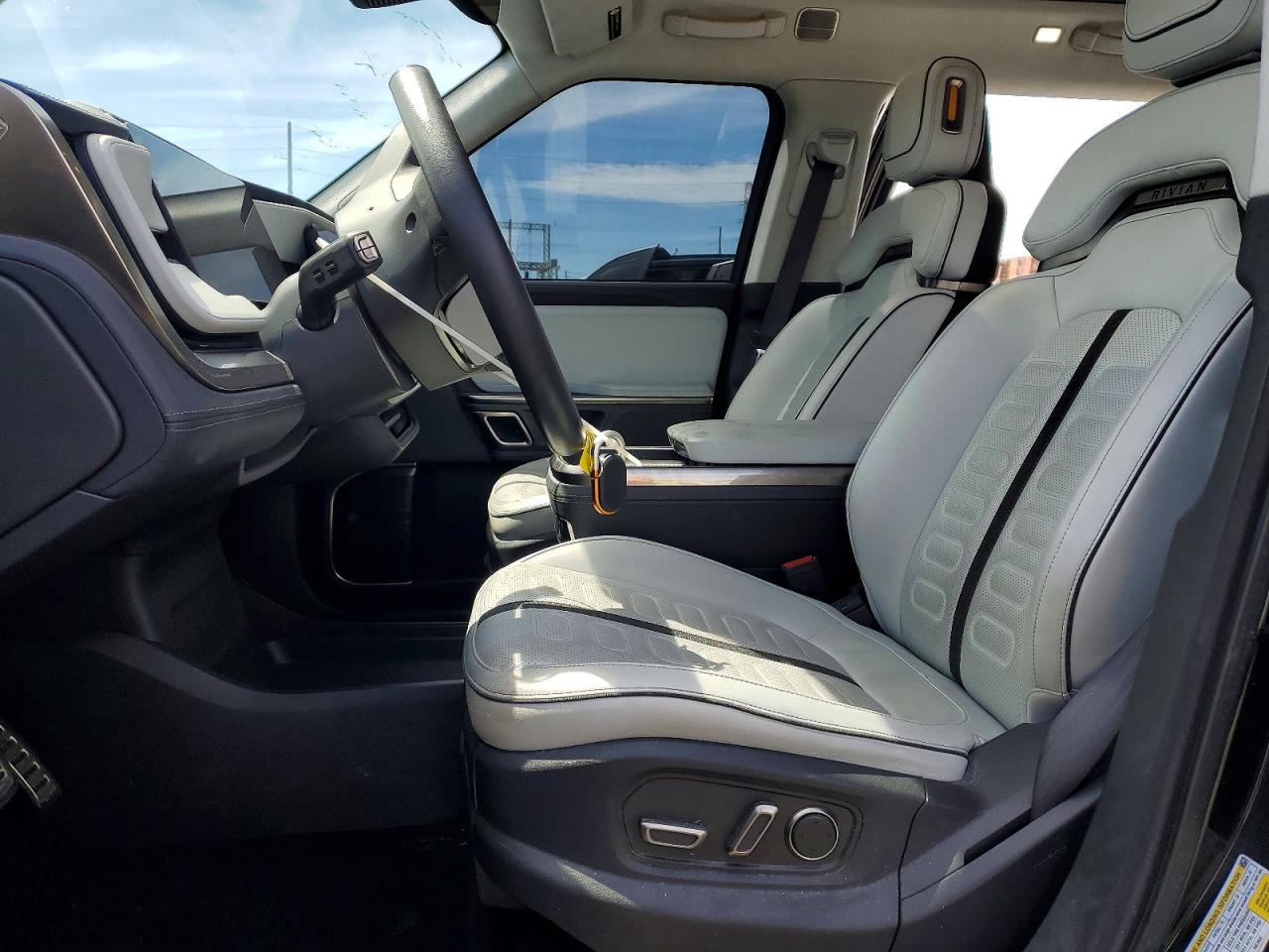 2023 RIVIAN RIS
