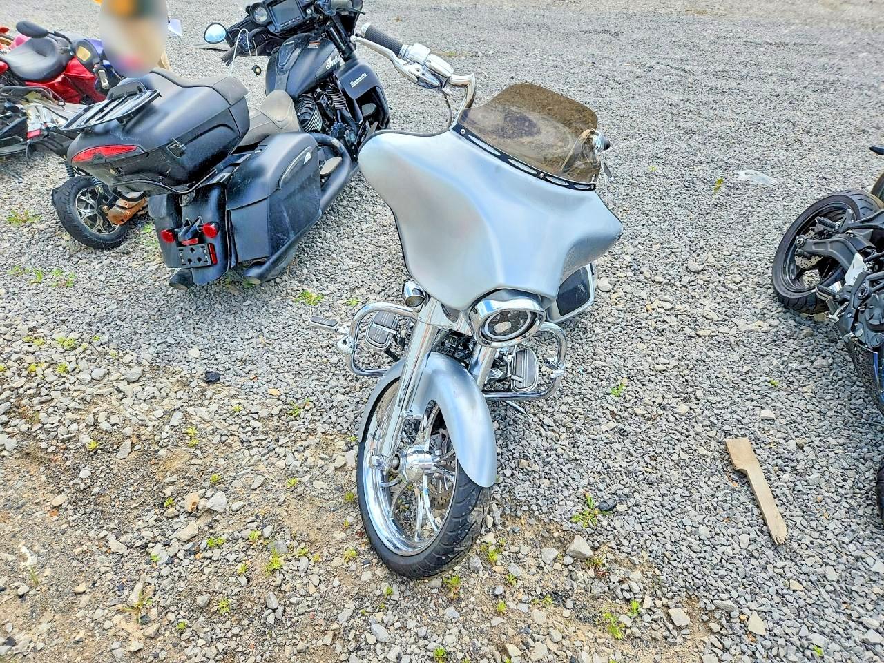 2010 HARLEY-DAVIDSON FL