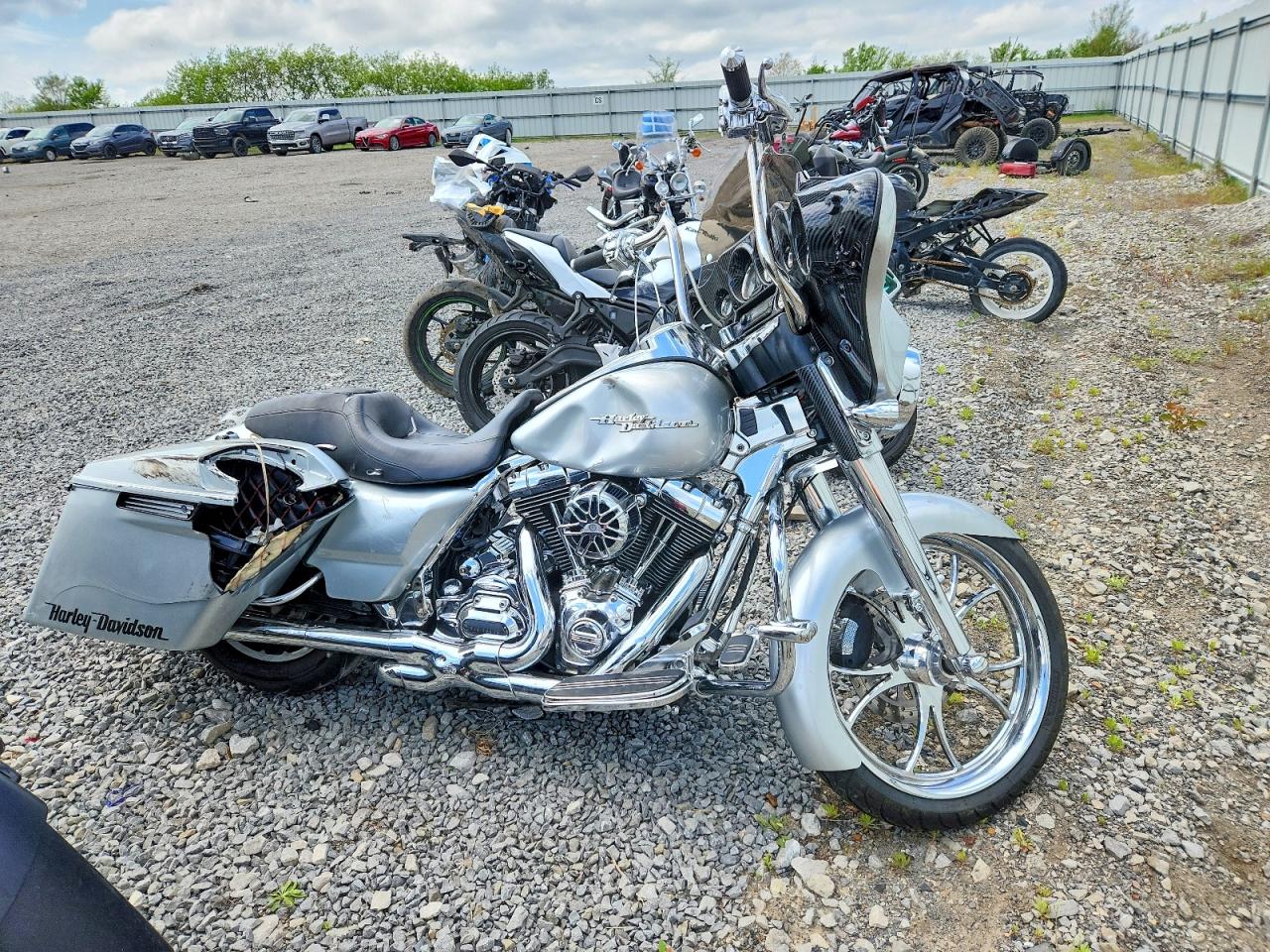 2010 HARLEY-DAVIDSON FL