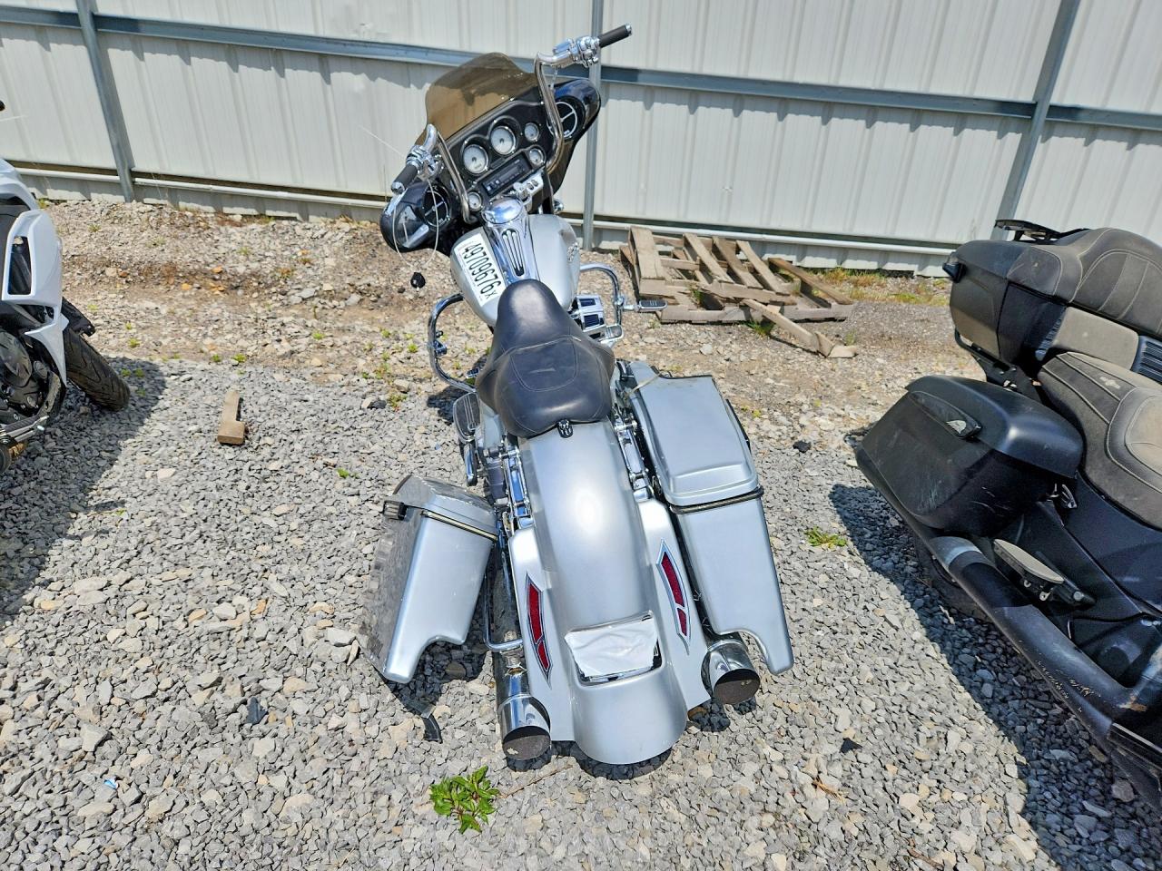 2010 HARLEY-DAVIDSON FL