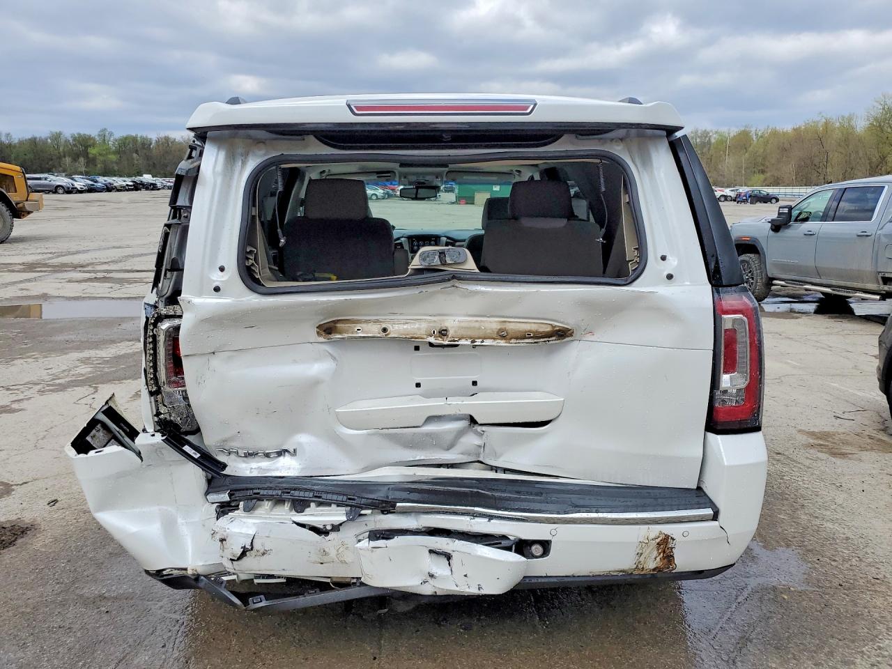 2016 GMC YUKON