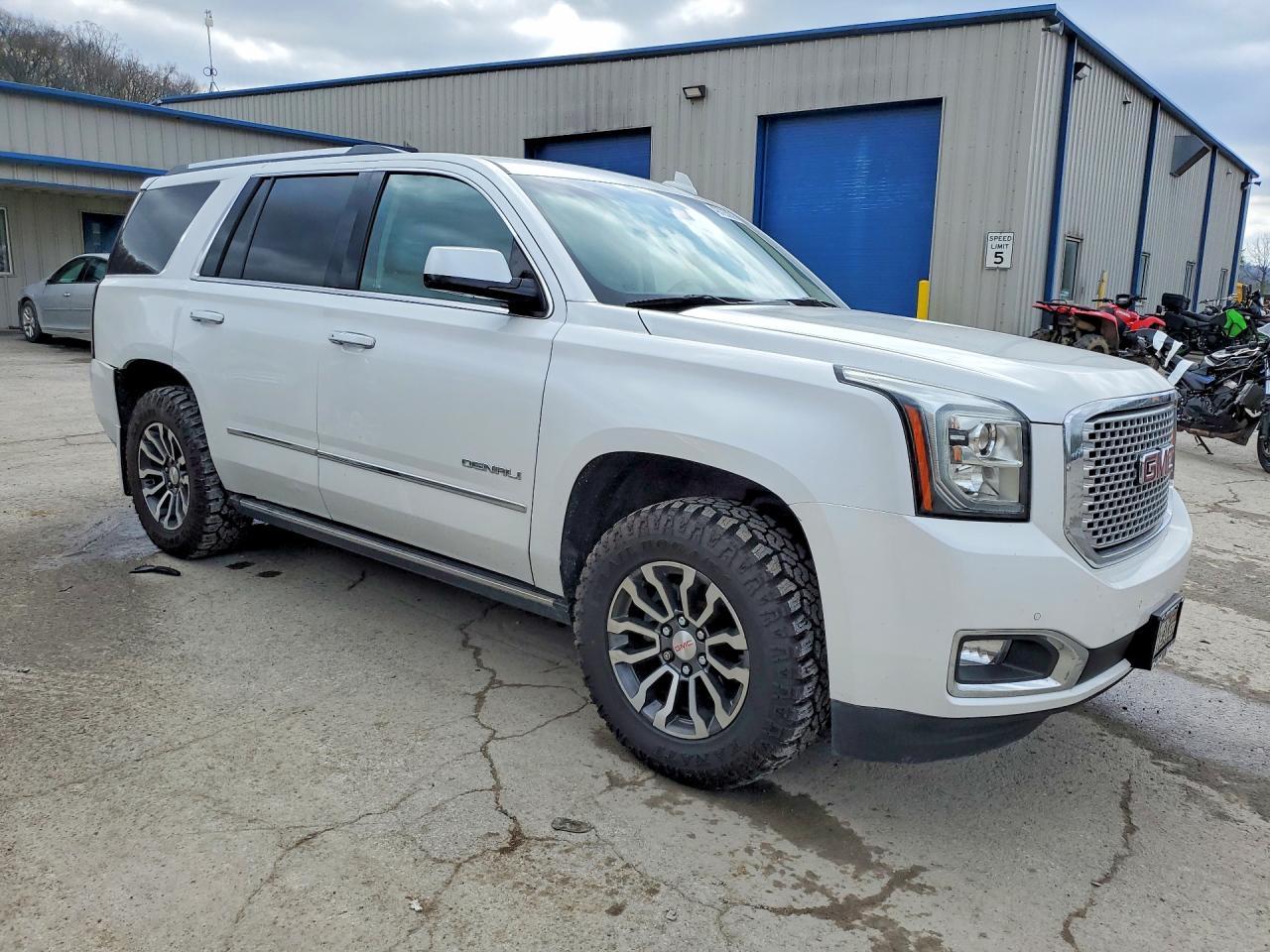 2016 GMC YUKON