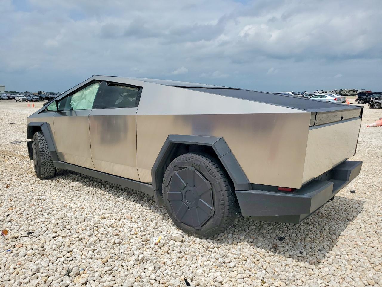 2024 TESLA CYBERTRUCK