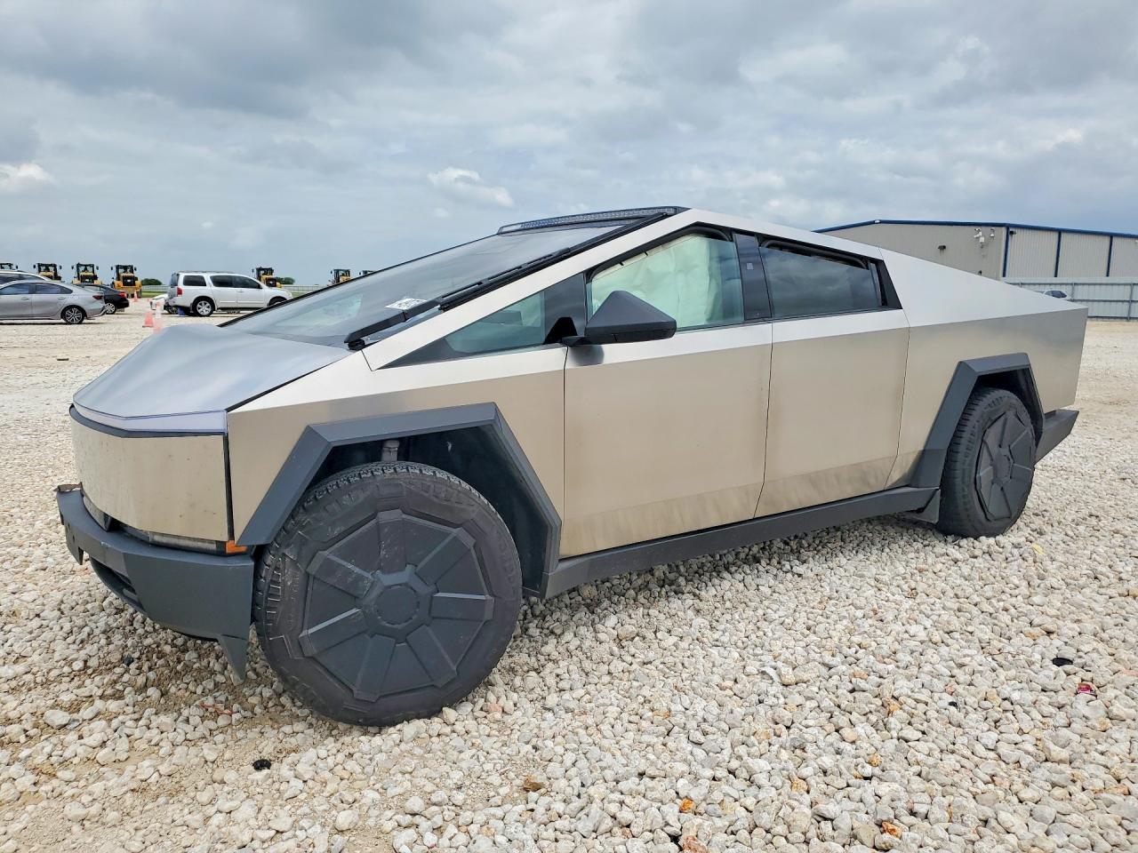2024 TESLA CYBERTRUCK
