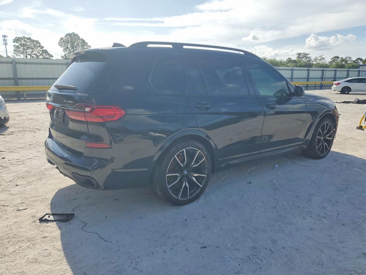 2022 BMW X7