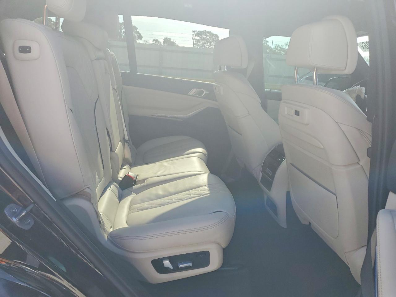2022 BMW X7