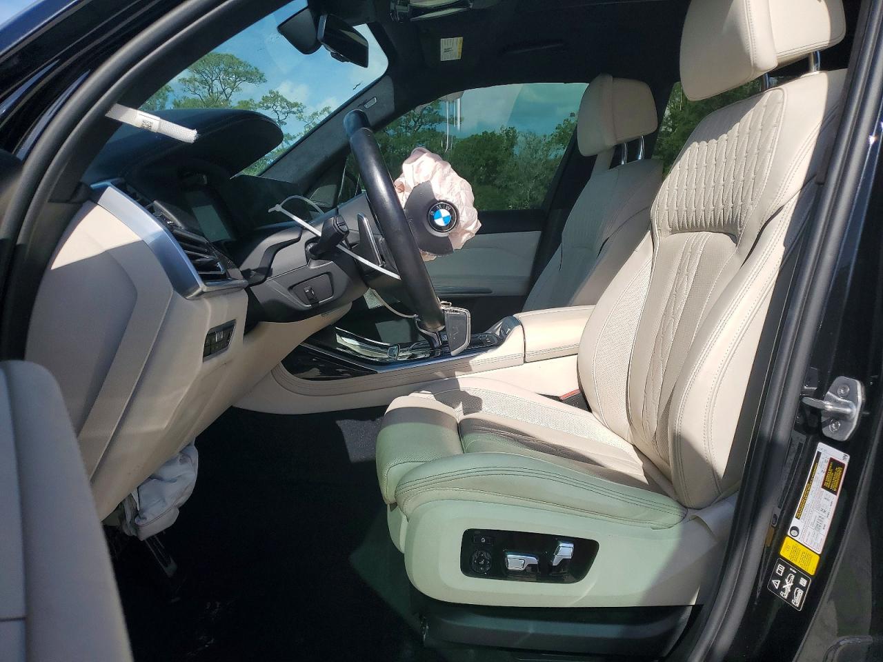 2022 BMW X7