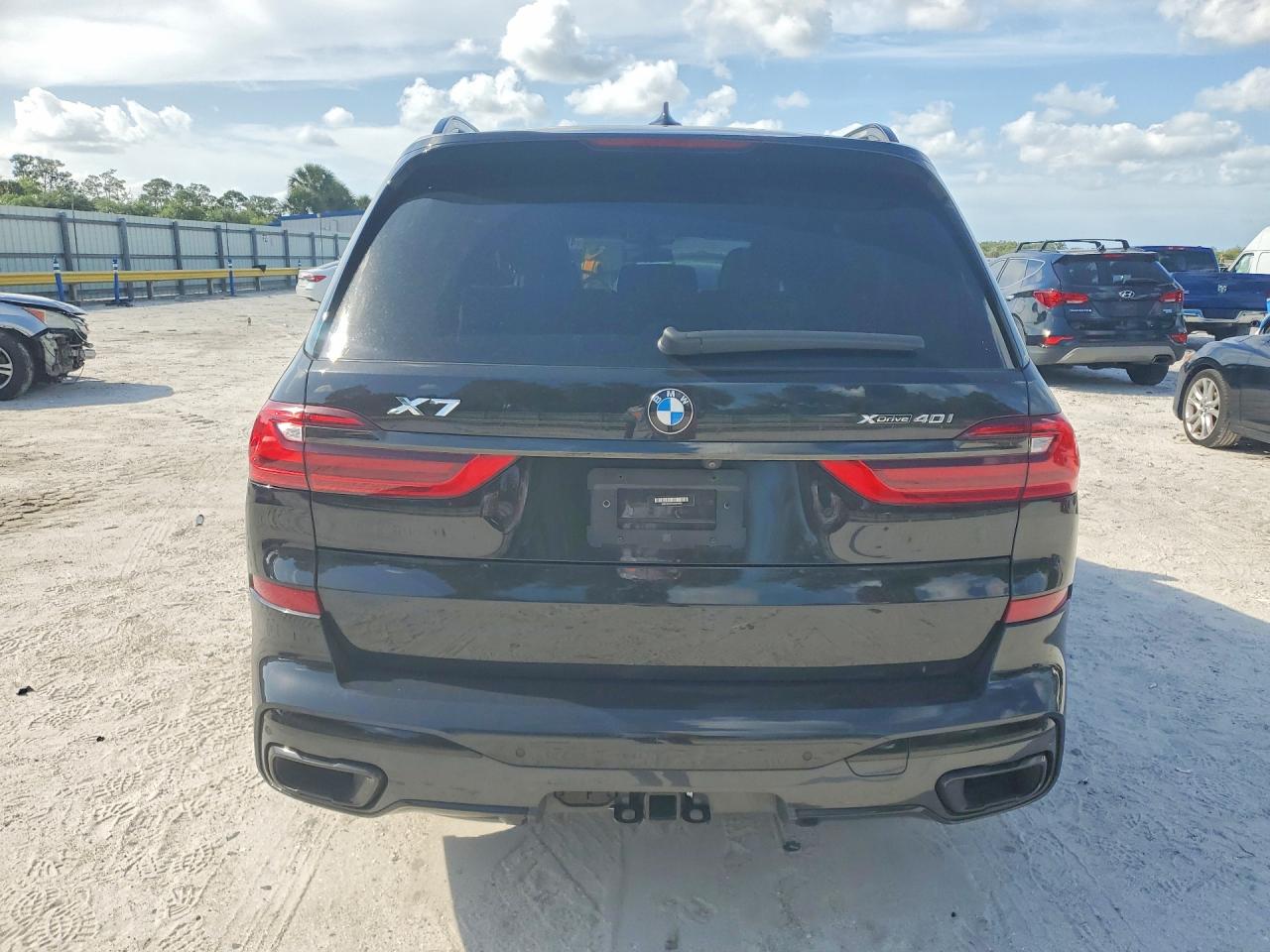 2022 BMW X7