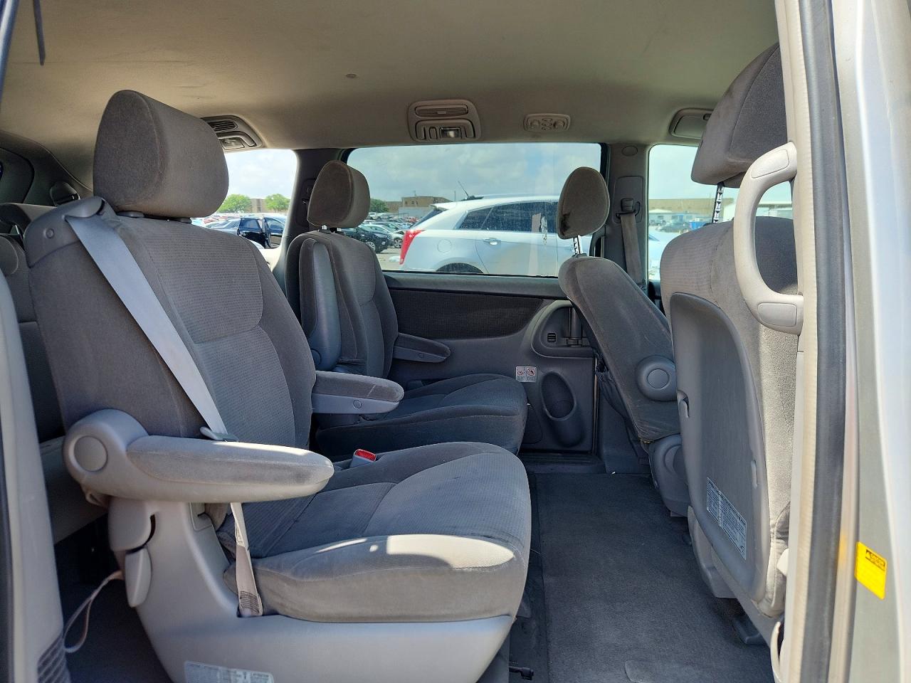2004 TOYOTA SIENNA
