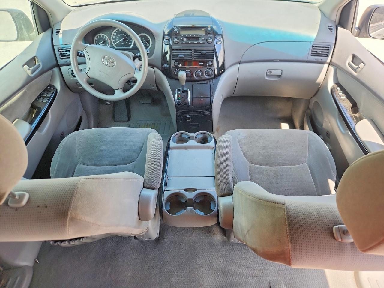 2004 TOYOTA SIENNA