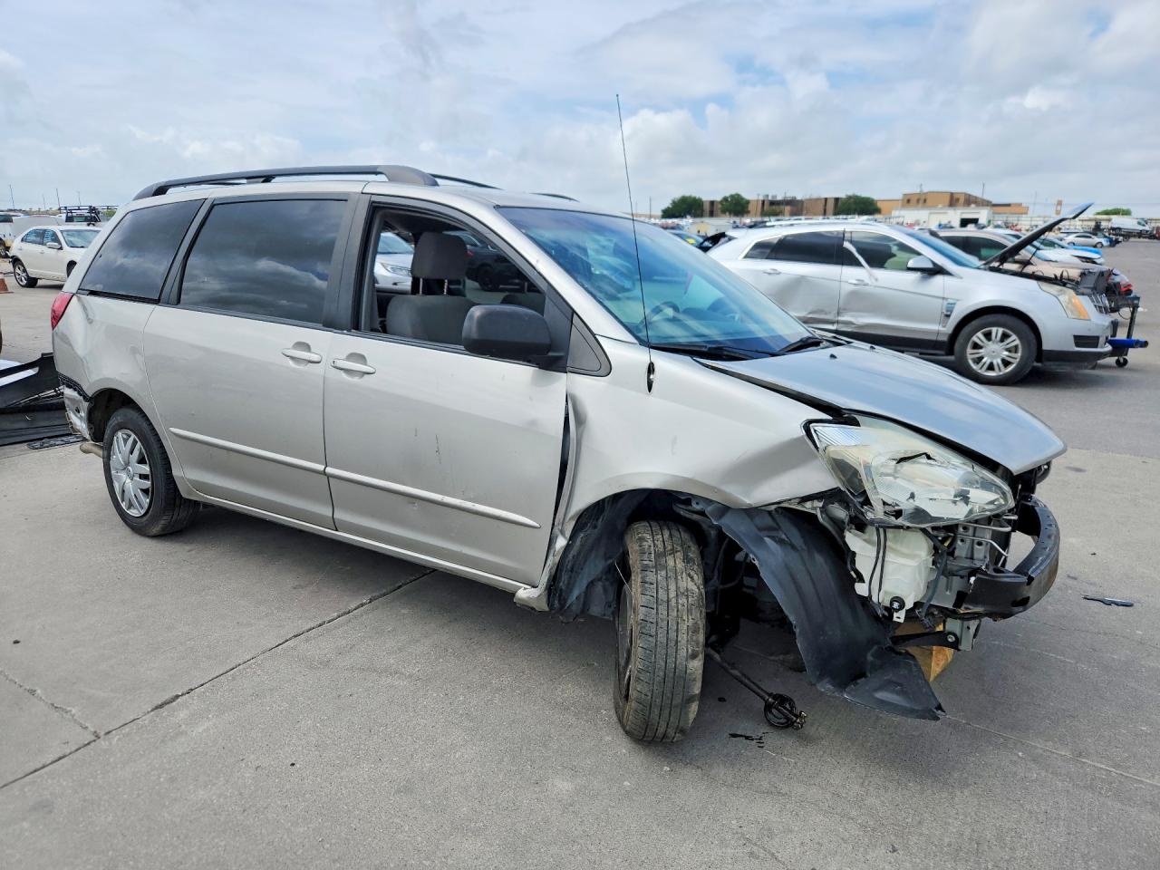 2004 TOYOTA SIENNA