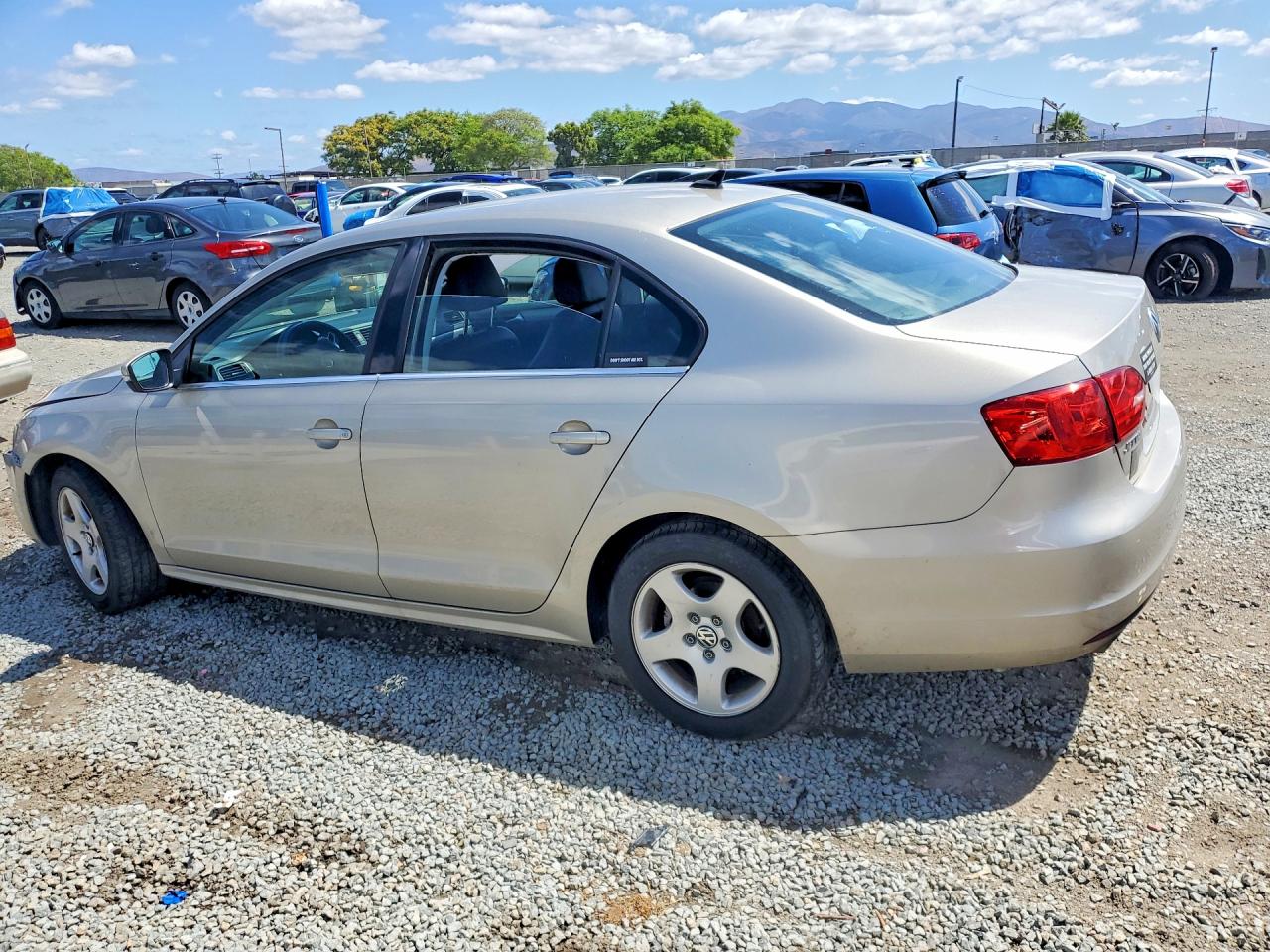 2013 VOLKSWAGEN JETTA