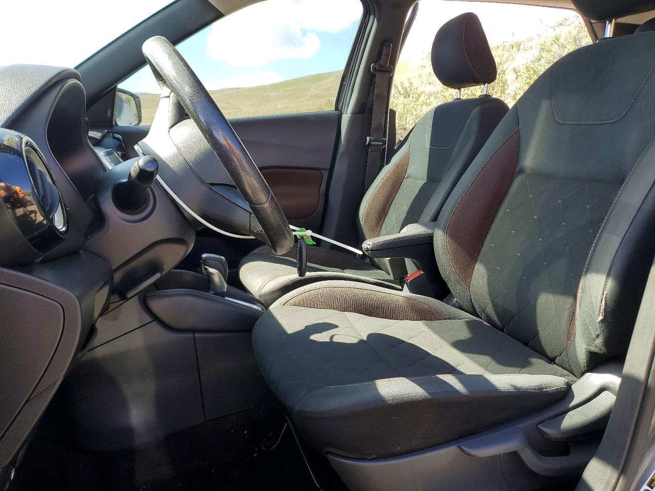 2020 NISSAN KICKS