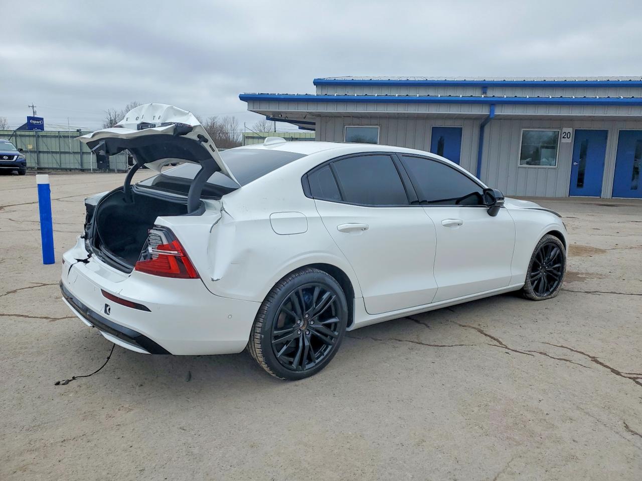 2025 VOLVO S60