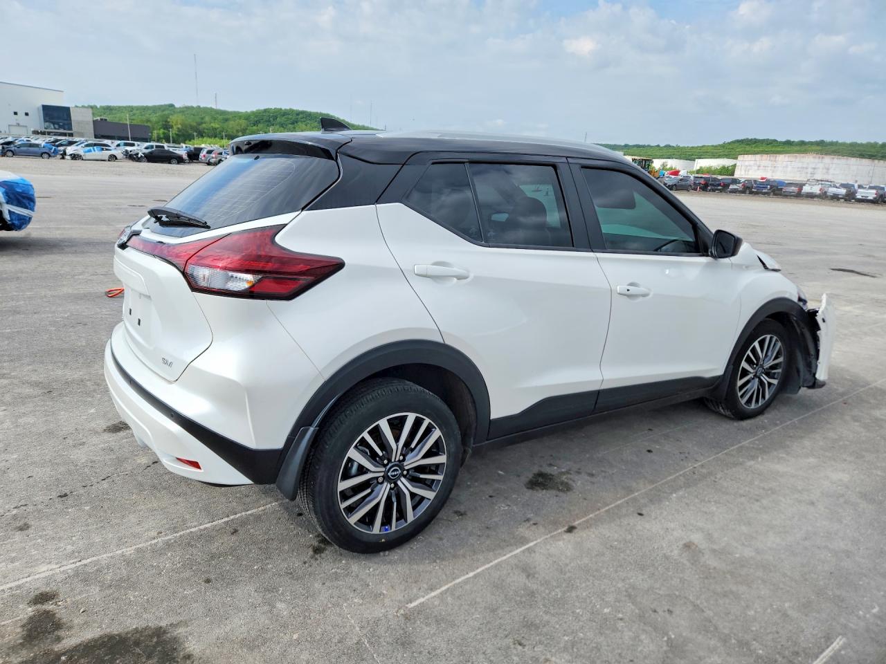 2024 NISSAN KICKS