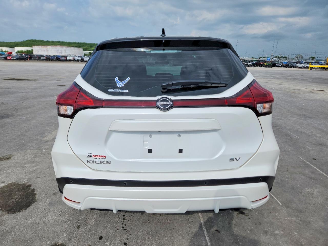 2024 NISSAN KICKS