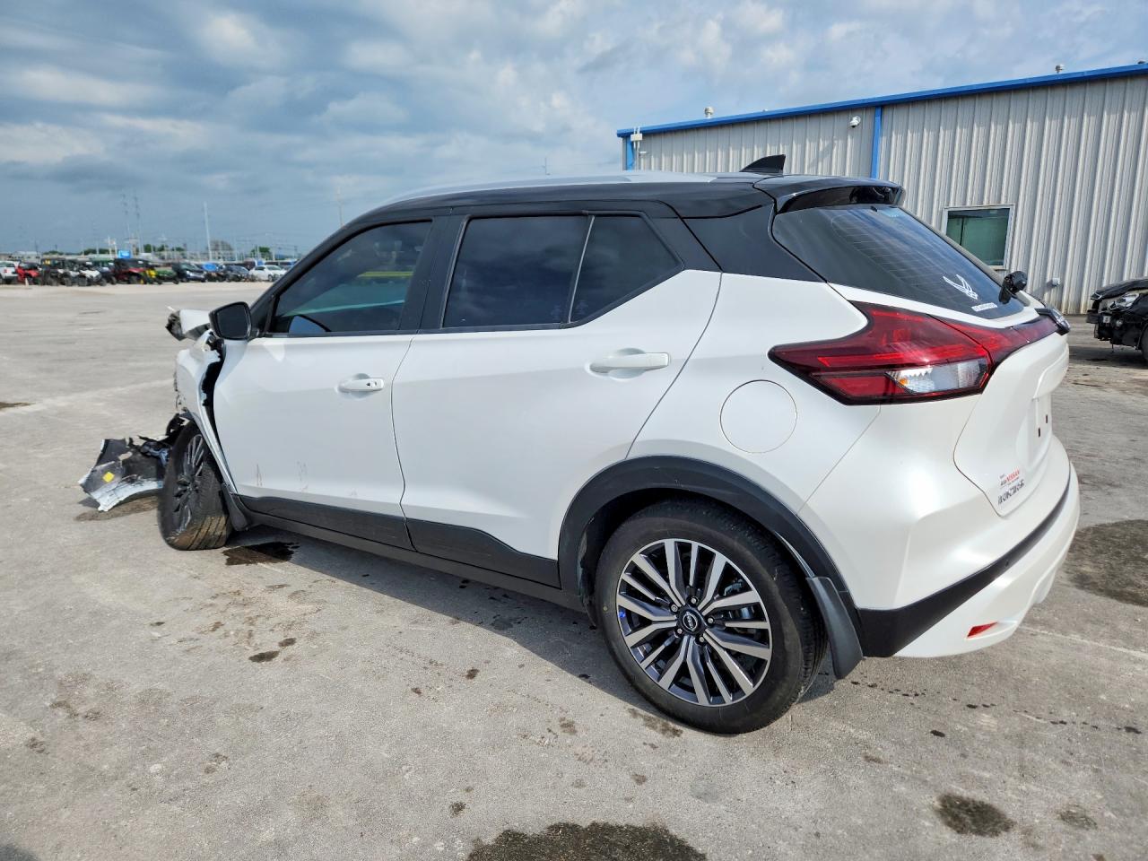 2024 NISSAN KICKS