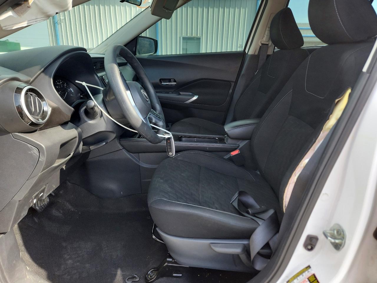 2024 NISSAN KICKS