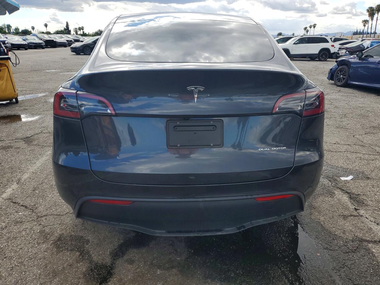 2024 TESLA MODEL Y