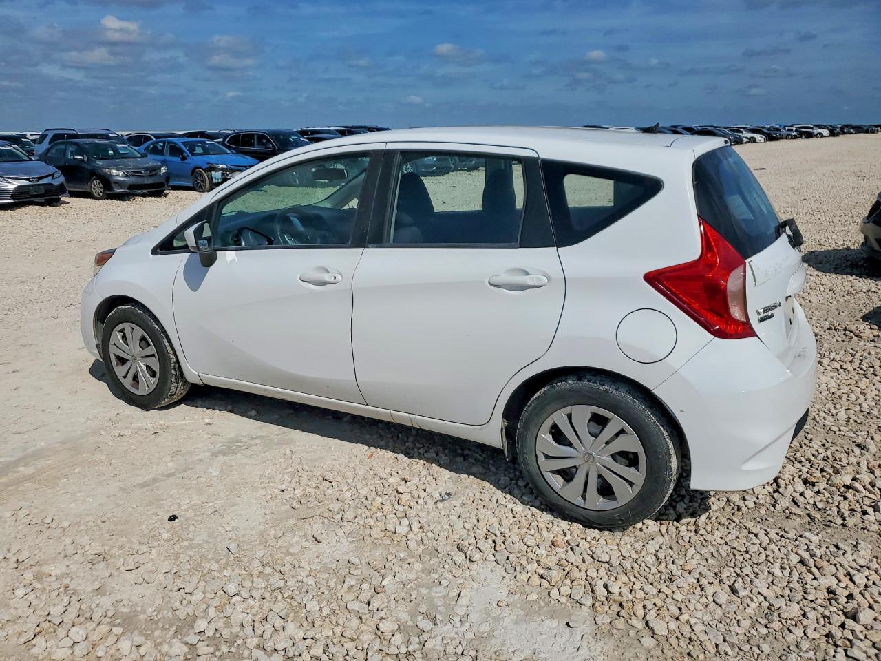 2017 NISSAN VERSA