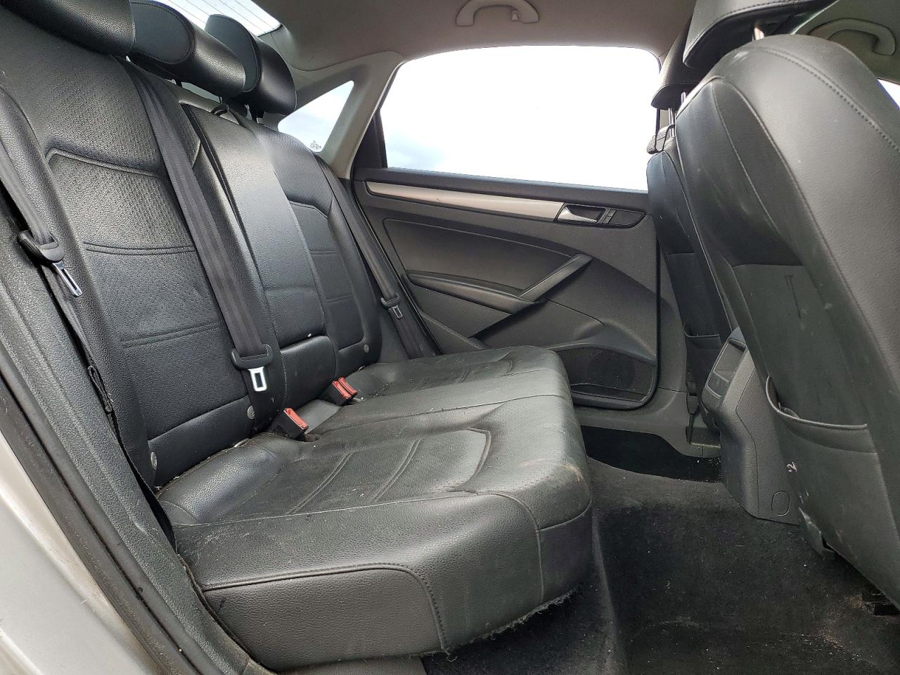 2014 VOLKSWAGEN PASSAT