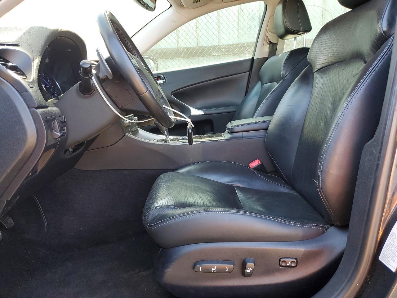 2011 LEXUS IS