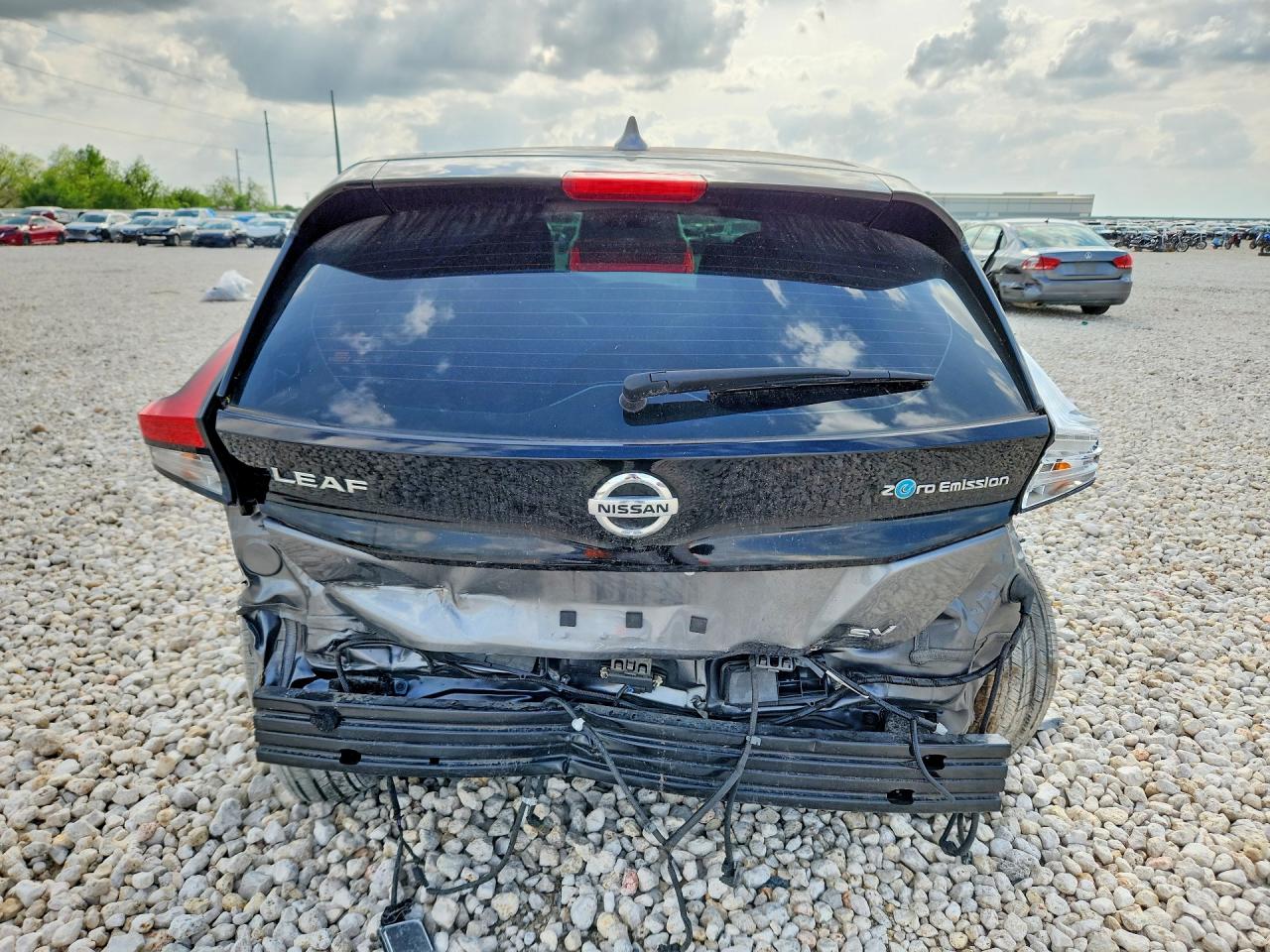 2022 NISSAN LEAF