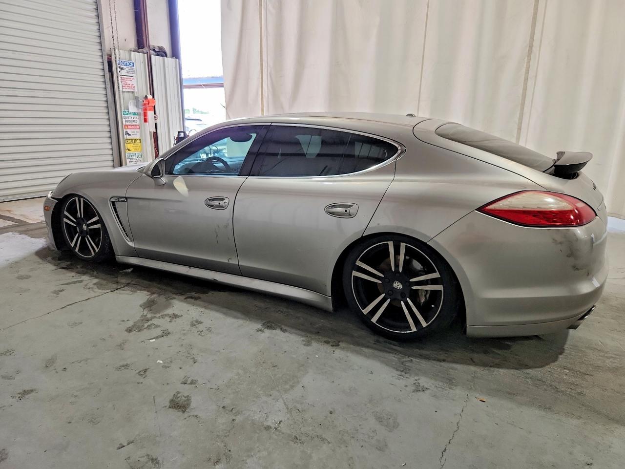 2011 PORSCHE PANAMERA