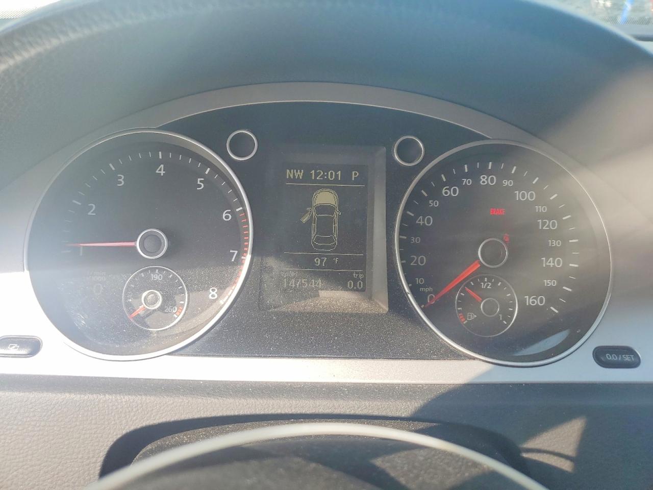 2010 VOLKSWAGEN PASSAT