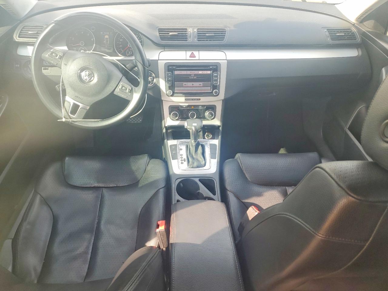 2010 VOLKSWAGEN PASSAT