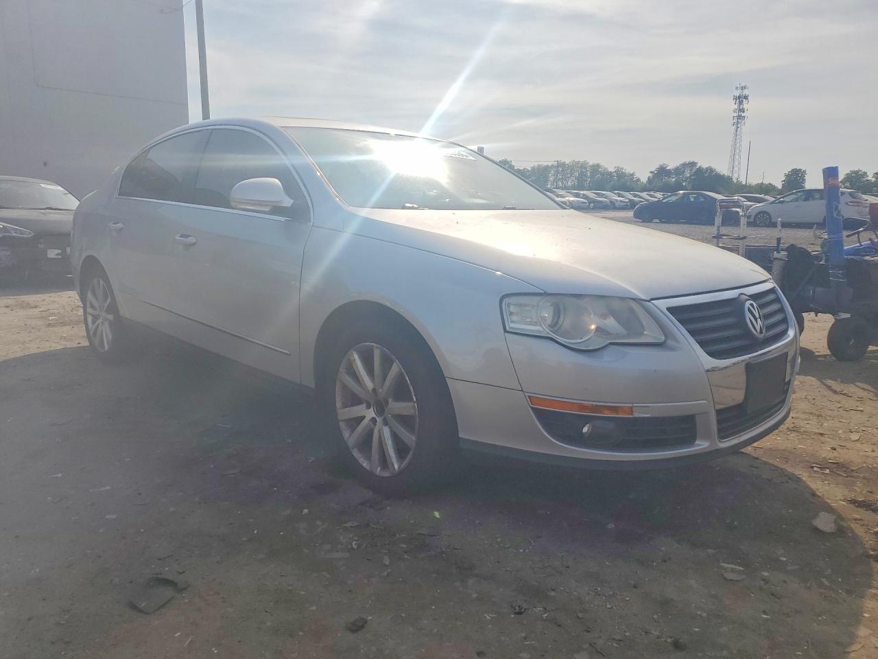 2010 VOLKSWAGEN PASSAT