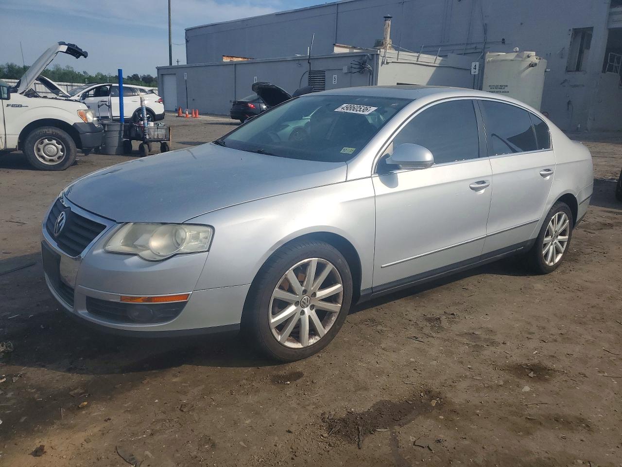 2010 VOLKSWAGEN PASSAT