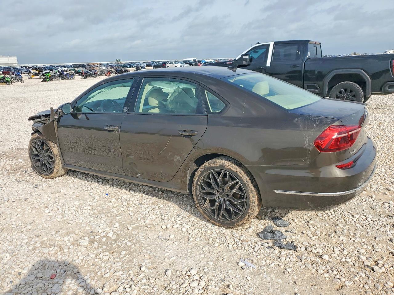 2019 VOLKSWAGEN PASSAT