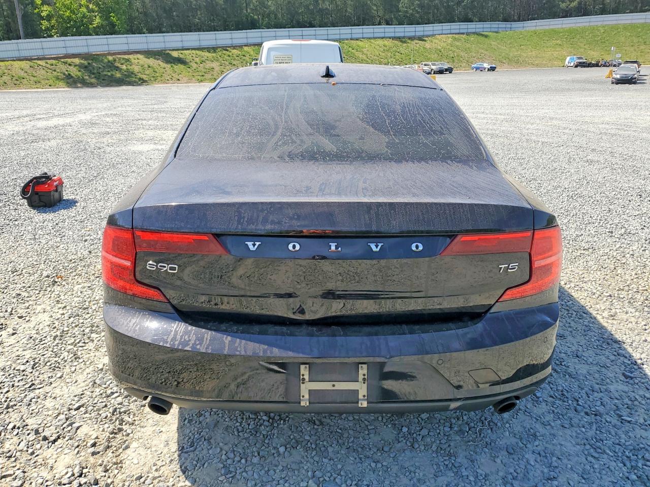 2018 VOLVO S90
