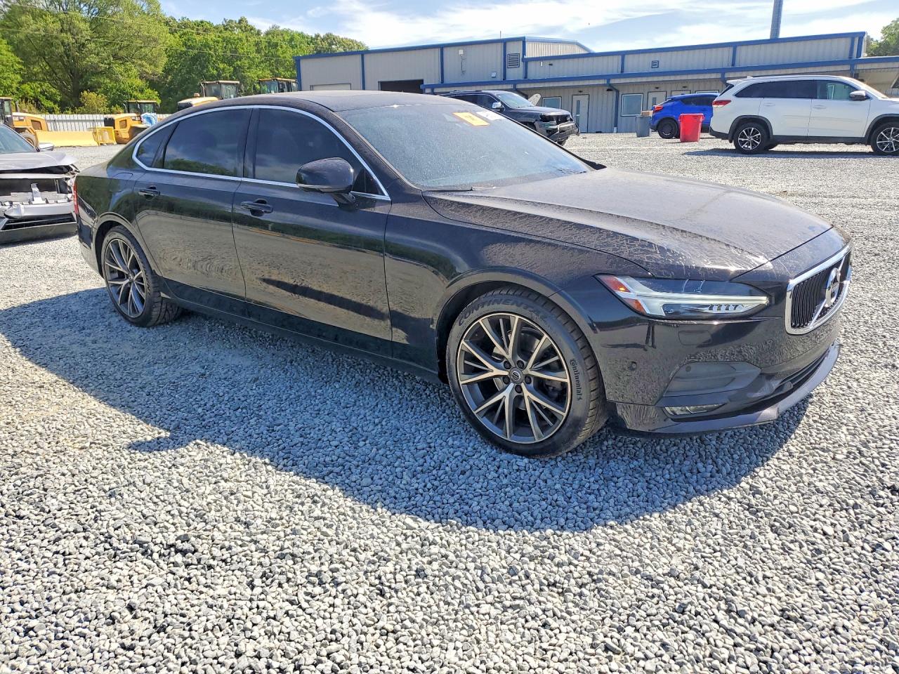 2018 VOLVO S90