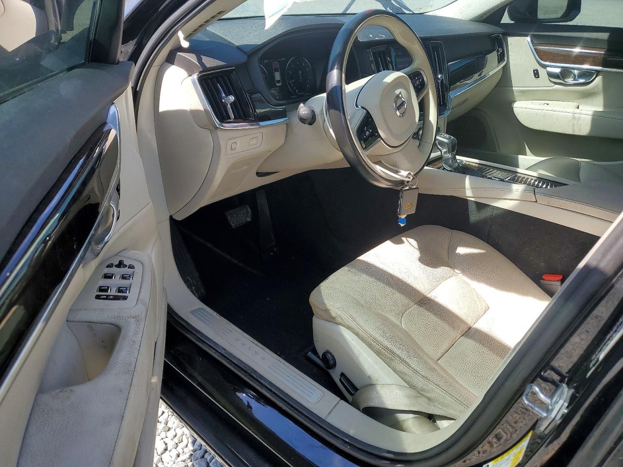 2018 VOLVO S90