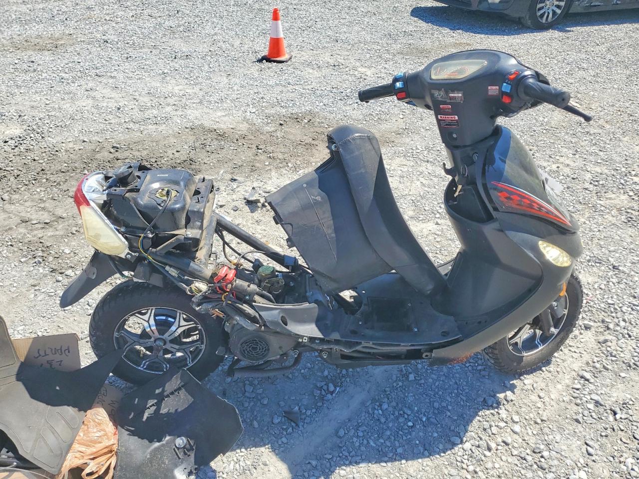 2023 BOOM MOPED