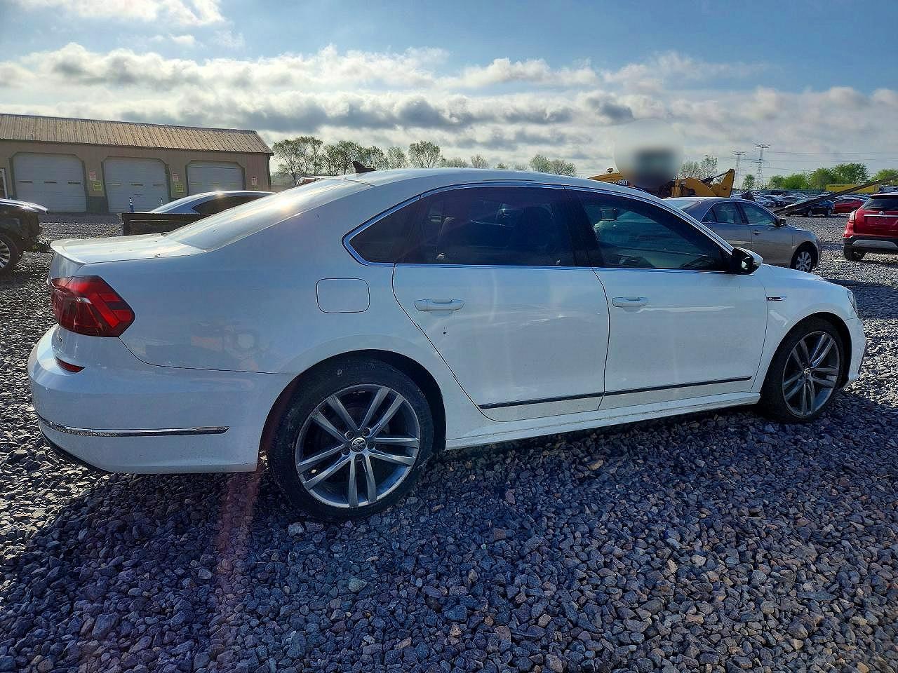 2017 VOLKSWAGEN PASSAT