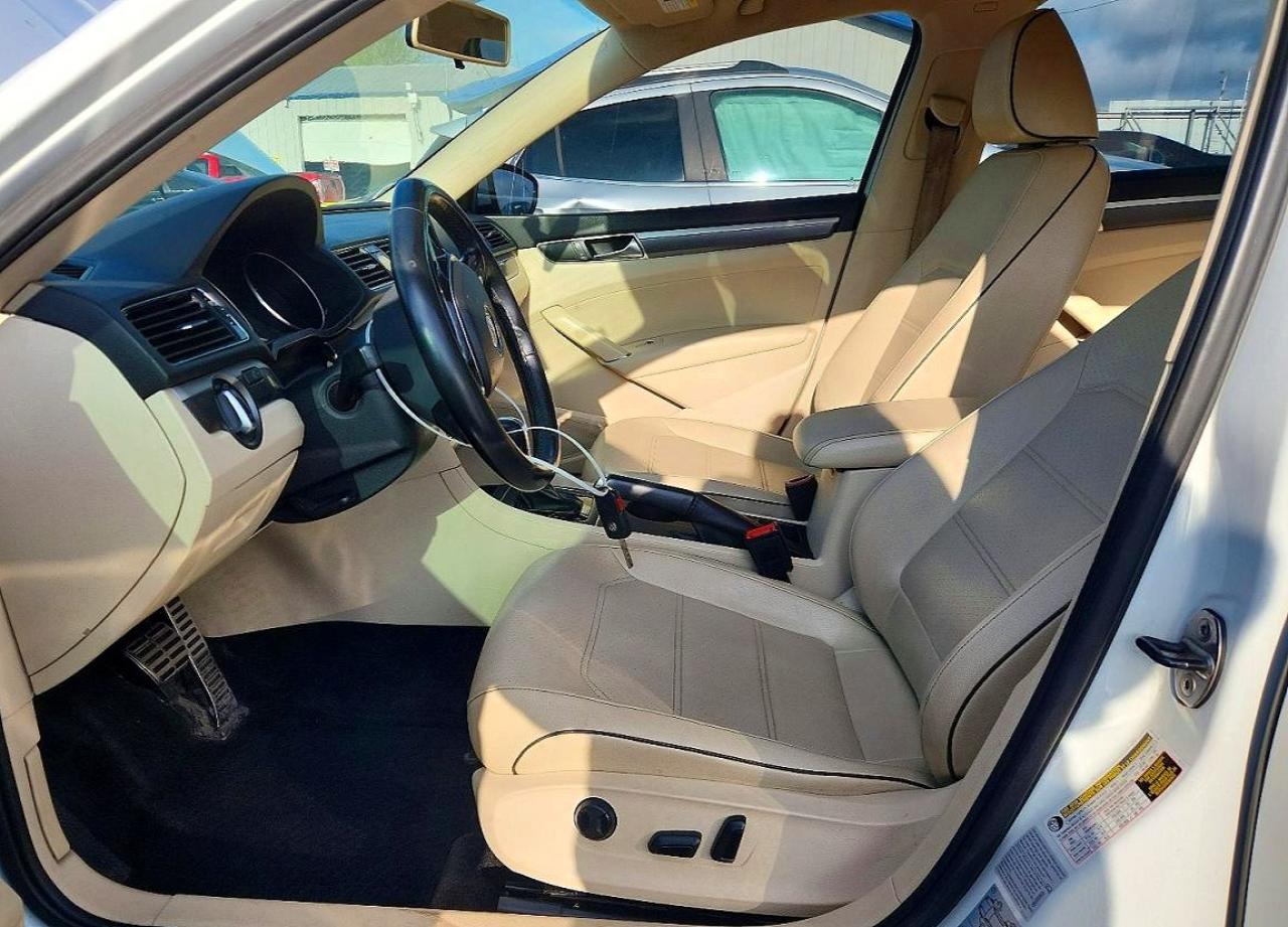 2017 VOLKSWAGEN PASSAT