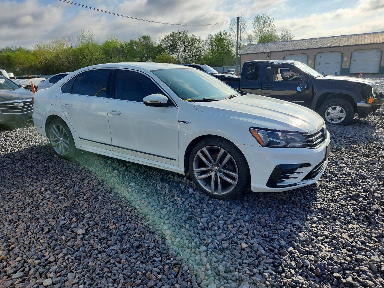 2017 VOLKSWAGEN PASSAT