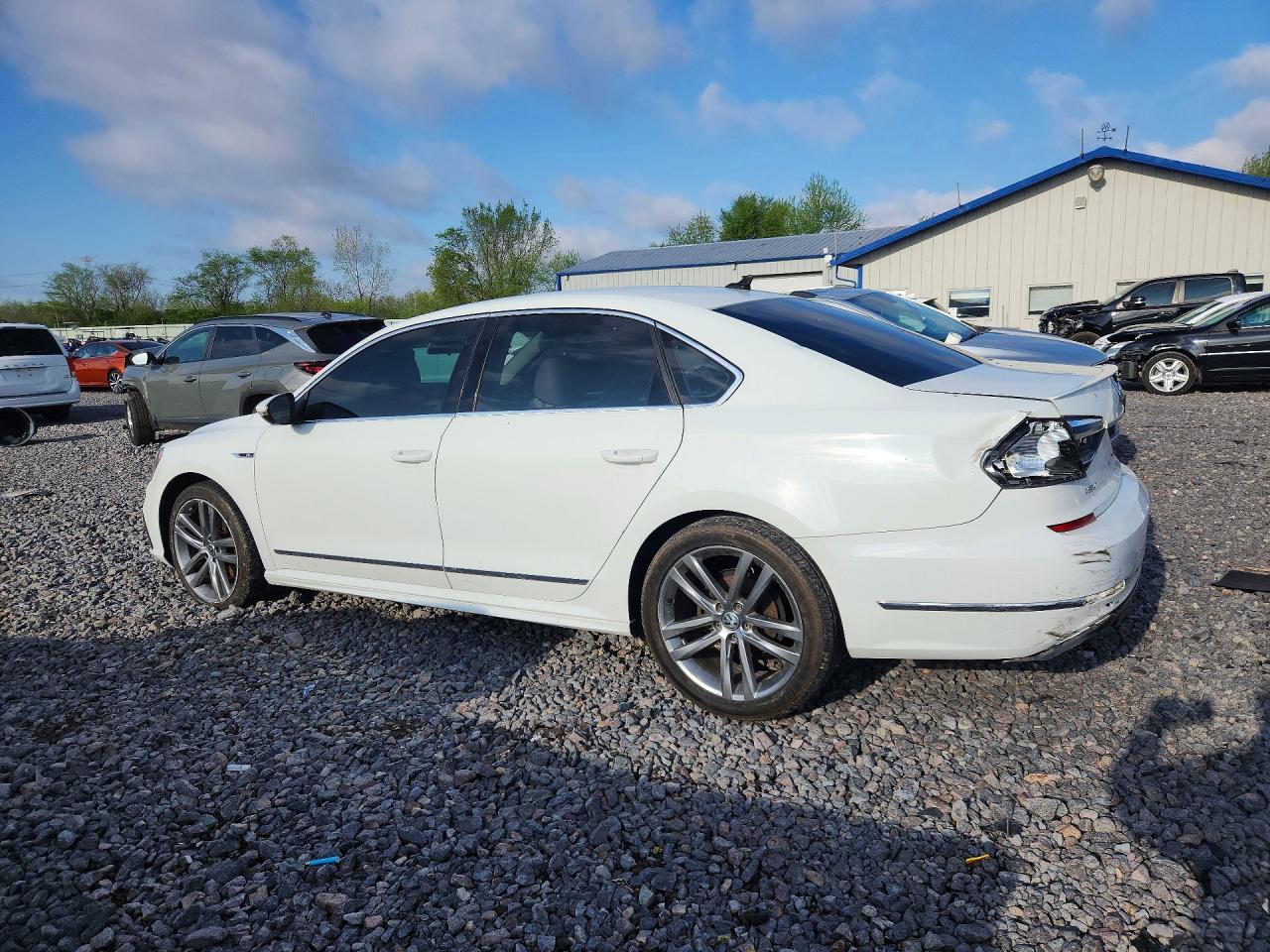 2017 VOLKSWAGEN PASSAT