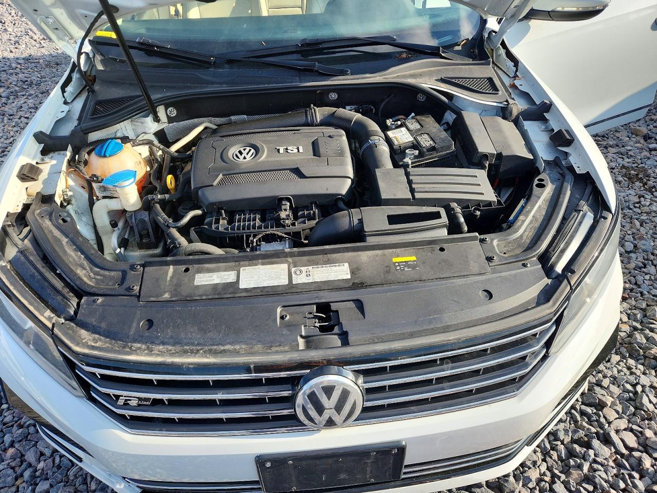2017 VOLKSWAGEN PASSAT