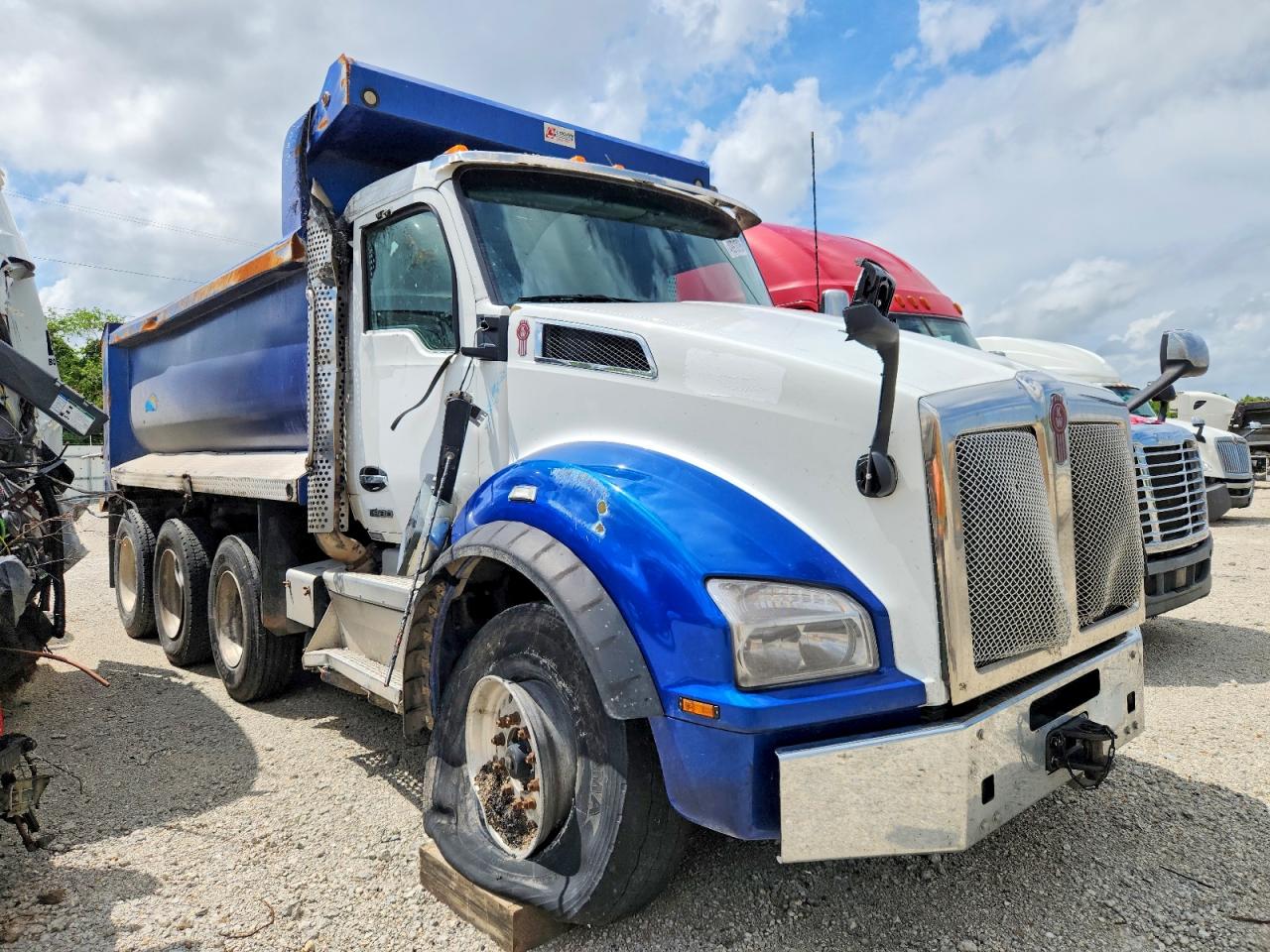 2022 KENWORTH T880