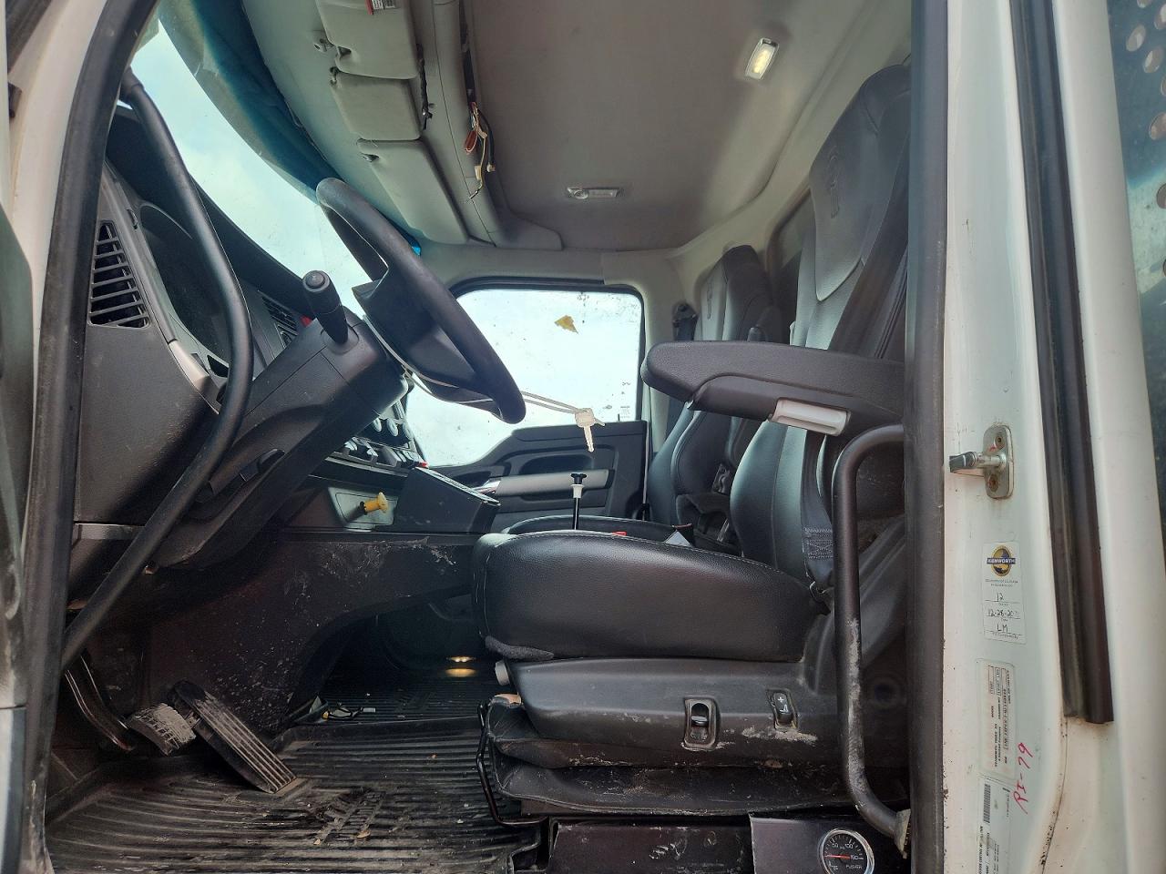 2022 KENWORTH T880