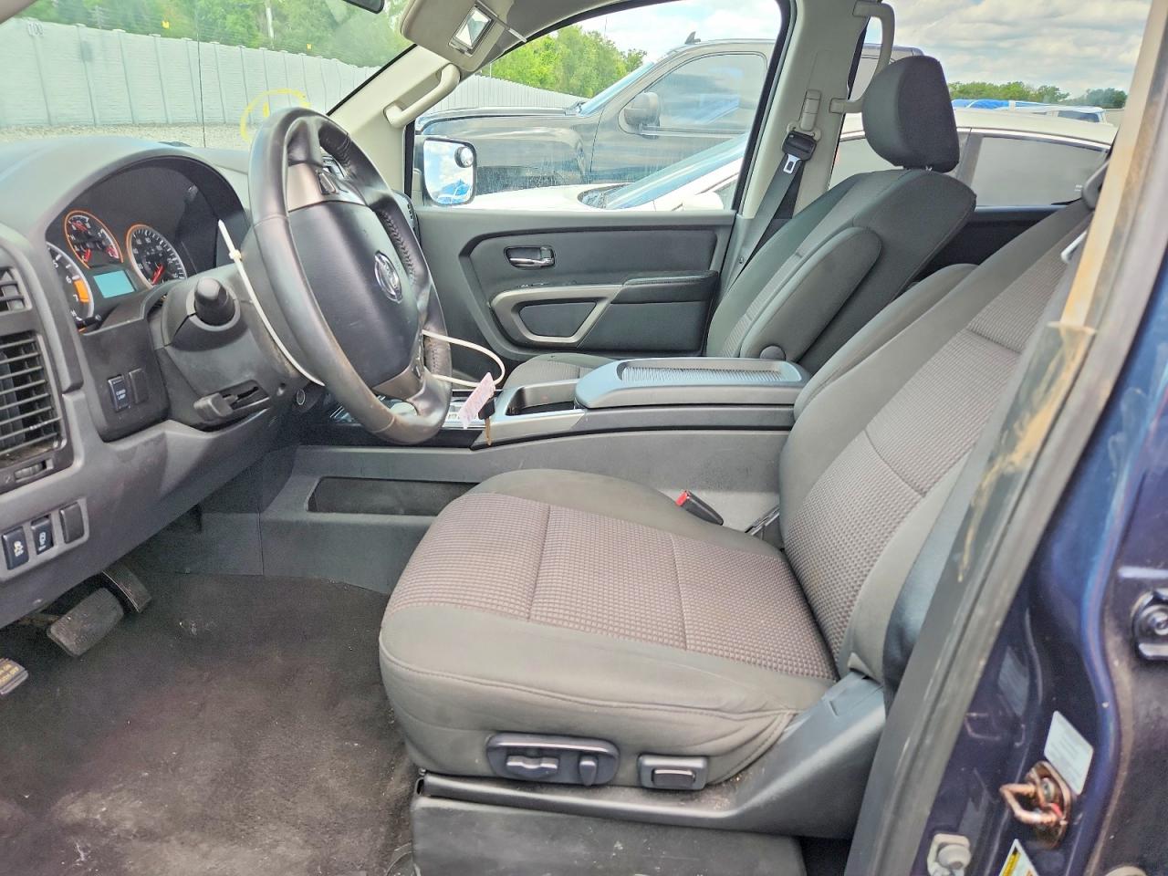 2015 NISSAN TITAN