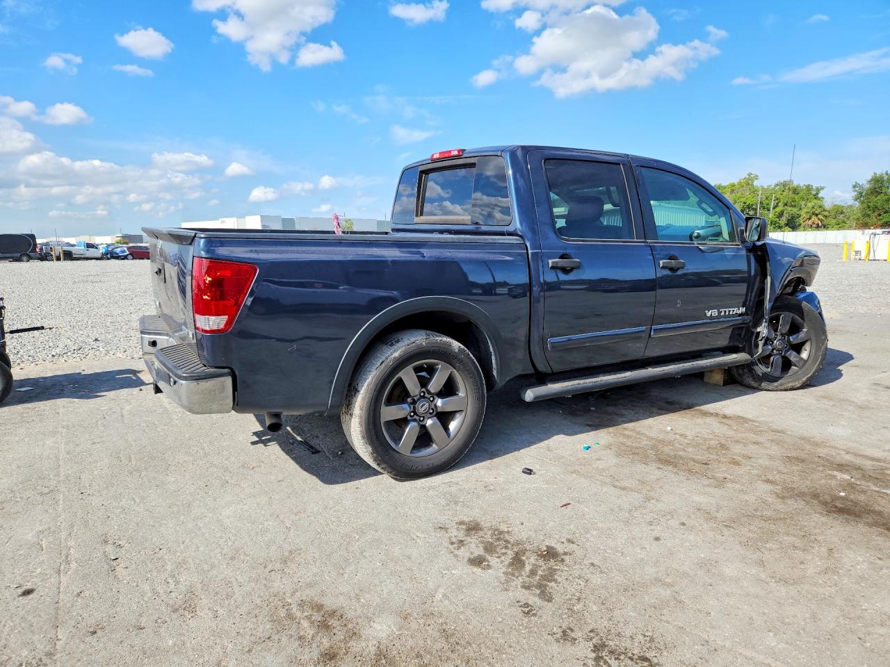 2015 NISSAN TITAN