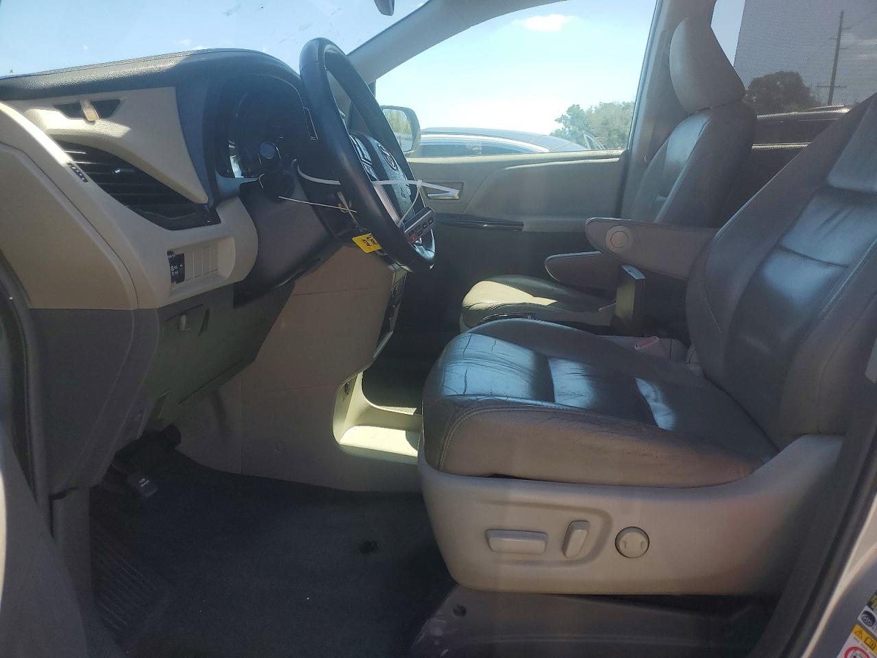 2019 TOYOTA SIENNA
